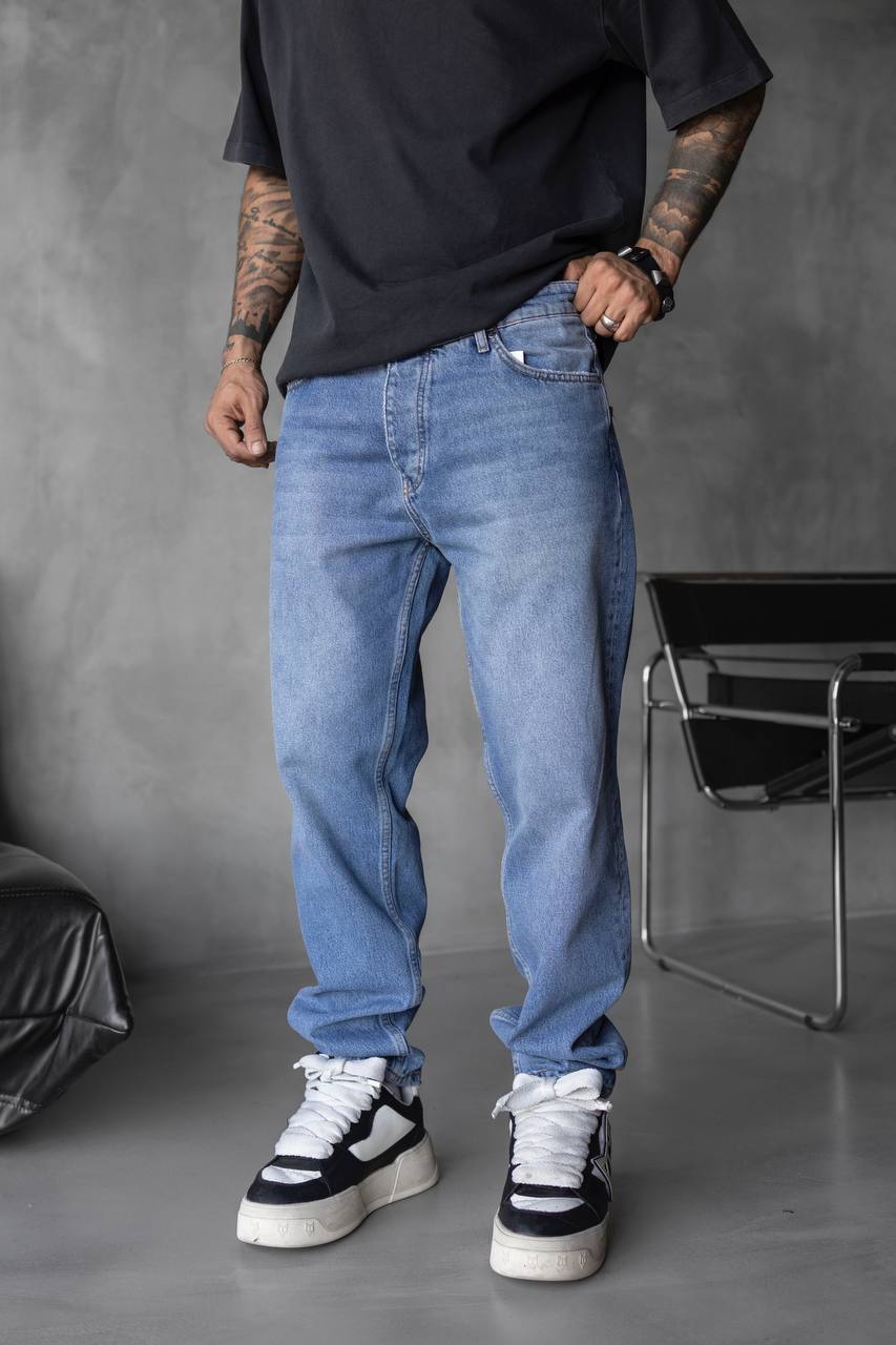 Джинсы Tapered Fit — светло-синий casual деним